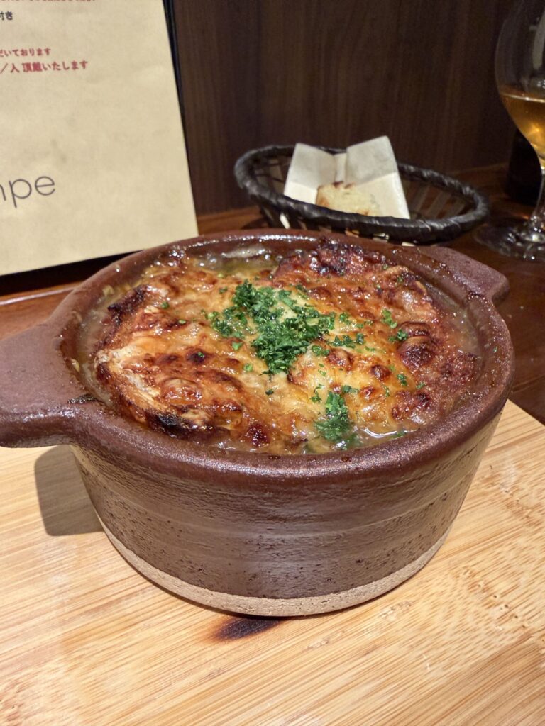 武蔵小山のイタリアン「Lampe」のオニオングラタンスープ