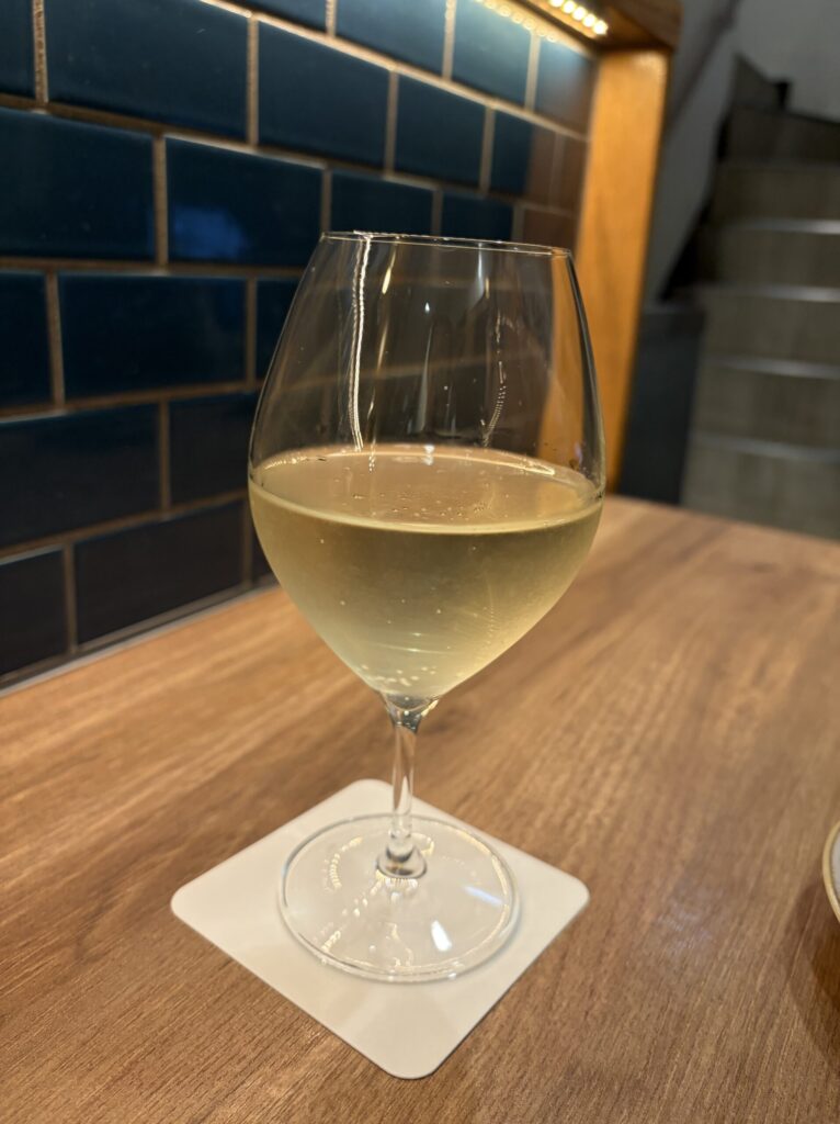 「東京MEAT酒場 武蔵小山店」の白ワイン