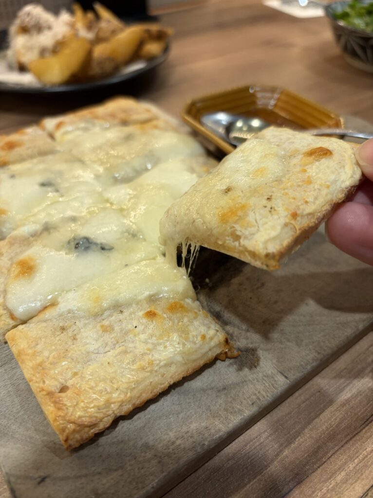 「東京MEAT酒場 武蔵小山店」のクワトロフォルマッジ