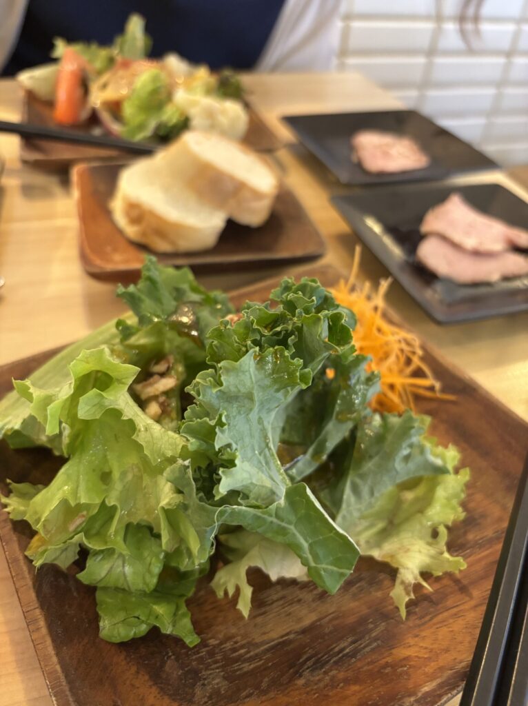 武蔵小山のレオンビアンコのサラダ